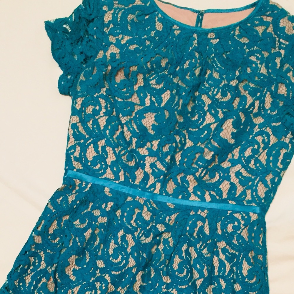 Adrianna Papell Scalloped Lace Dress